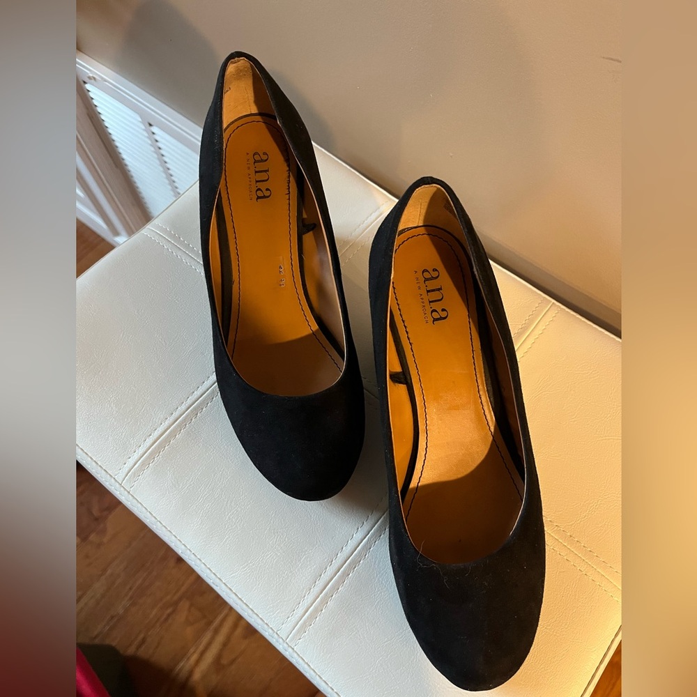 a.n.a Classic Black Wedge Shoes, Size 8 1/2 - Picture 2 of 8